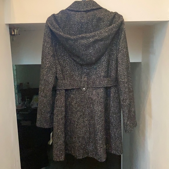 Michael Kors Asymmetrical Wool-Blend Coat - Picture 4 of 7
